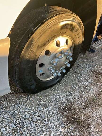 2014 Mack CXU613 showing 665,241, 14,352 hrs- runs