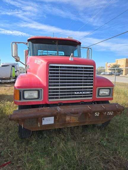 2012 Mack CHU613 showing 88,859 mi, 12,352 hrs - doesn't run