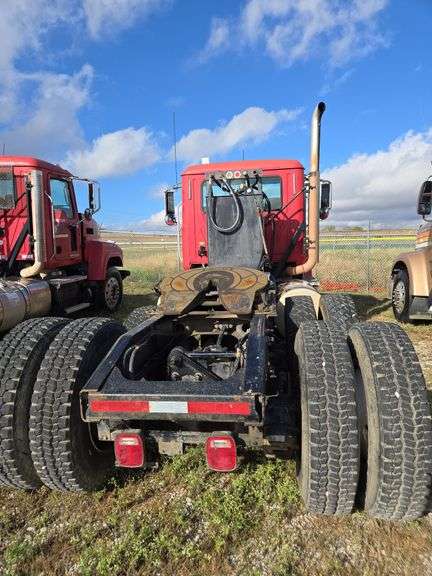 2012 Mack CHU613 showing 33,805 mi, 13,042 hrs -