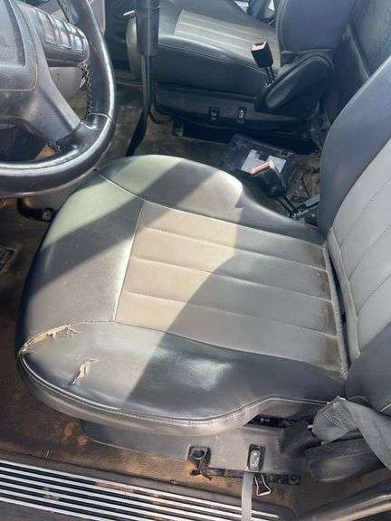 2014 Peterbilt 567 showing 44,798 mi, 5,118 hrs- runs