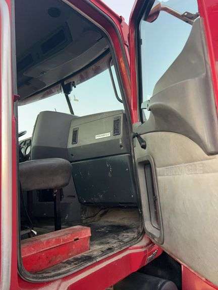 2008 Mack CHU613 showing 54,769 mi, 6,209 hrs- doesn't run