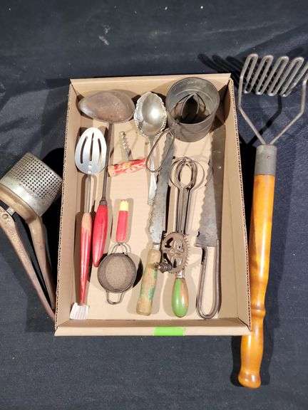 VINTAGE KITCHEN UTENSILS
