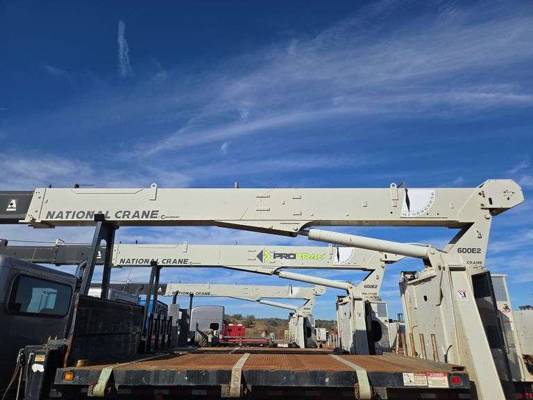 2018 Peterbilt PB348 showing 43,073 mi, 6,155 hrs - runs