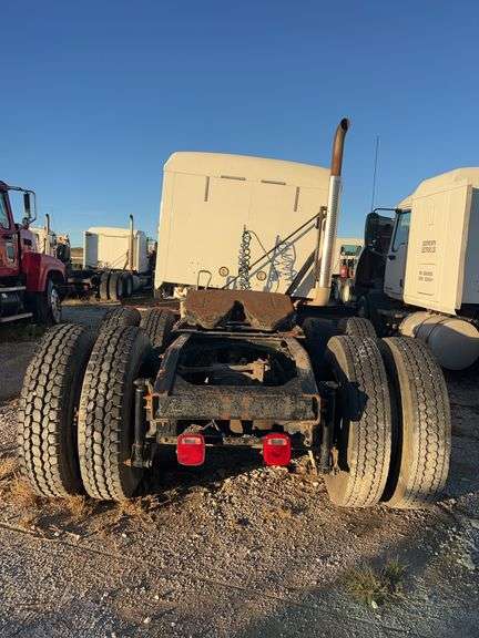 2008 Mack CHU613 showing 566,424 mi, 15,328 hrs- runs