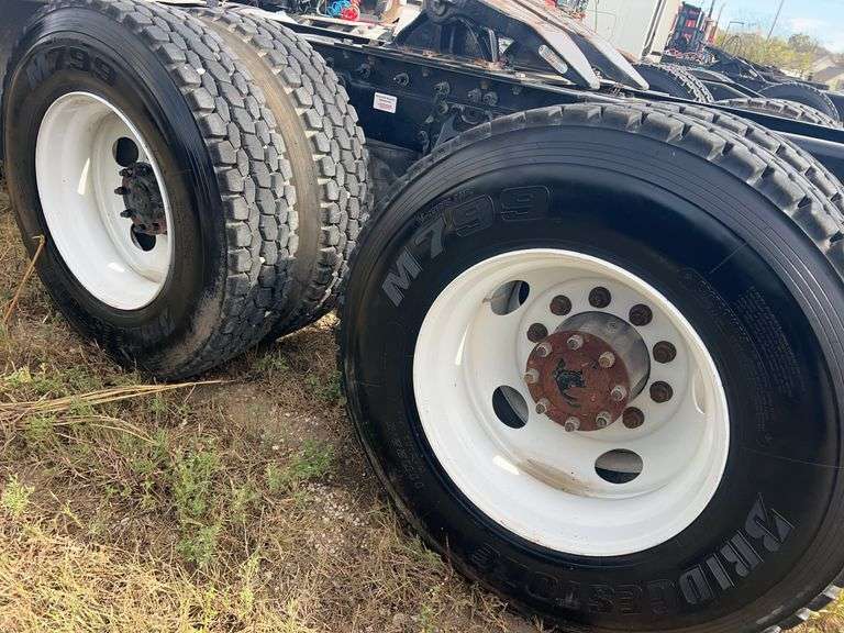 2018 Kenworth T880 showing 13,663 mi, 5,470 hrs - runs