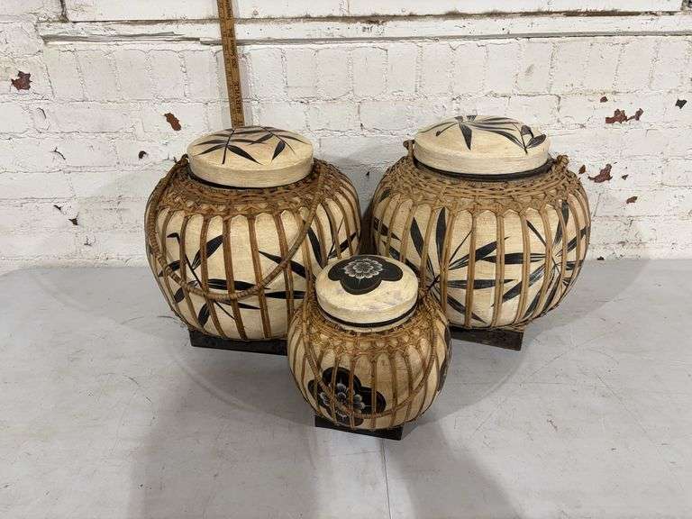 Lidded rice storage containers