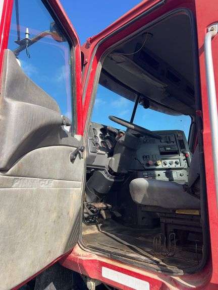 2008 Mack CHU613 showing 41,791 mi, 7,598 mi- doesn't run