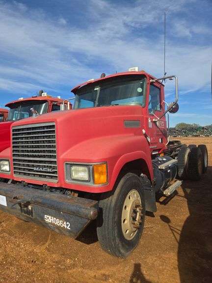 2008 Mack CHU613 showing 30,854 mi, 8,034 hrs - doesn't run