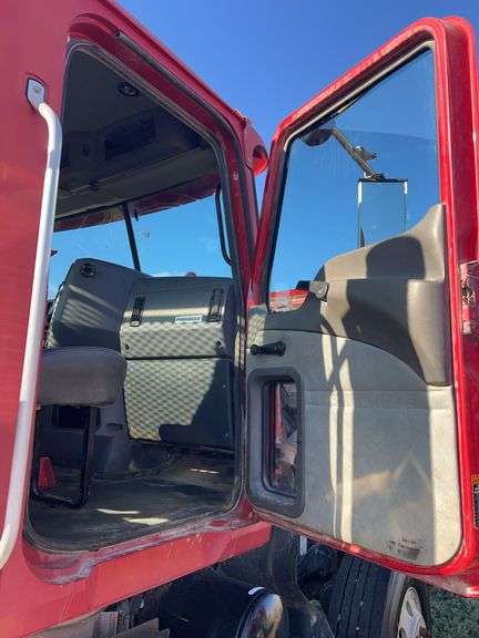 2013 Mack CHU613 miles & hrs unknown- doesn't run