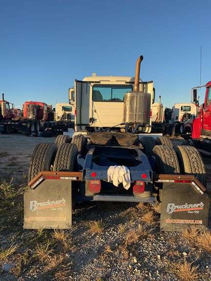 2014 Mack CXU613 showing 665,241, 14,352 hrs- runs