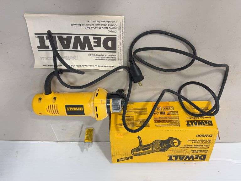 DeWalt DW660 heavy duty electric cut-out tool w/ box - works