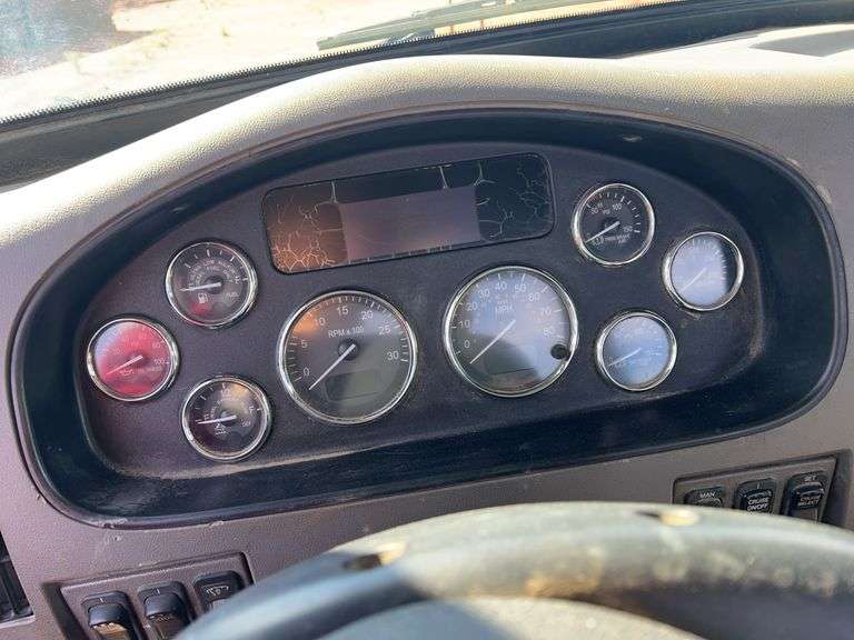 2018 Peterbilt PB348 showing 35,437 mi, 6,164 hrs - runs