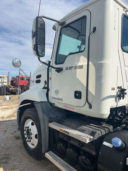 2012 Mack CXU613 showing 223,803 mi, 9,120 hrs - runs
