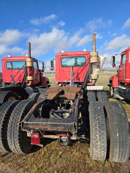 2008 Mack CHU613 showing 75,752 mi, 10,208 hrs- runs