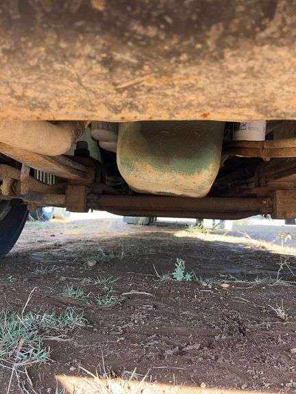 2010 Volvo VN showing 175,079 mi, hrs unknown - doesn't run