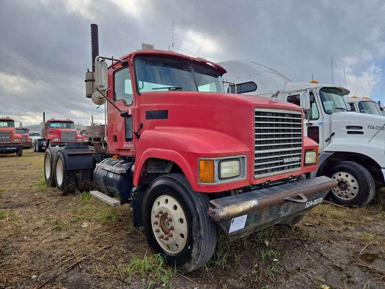 2008 Mack CHU613 showing 41,791 mi, 7,598 mi- doesn't run