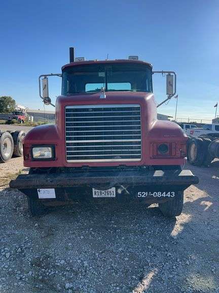 2008 Mack CHU613 showing 43,154 mi, 8,316 hrs- doesn't run