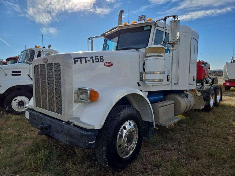 2013 Peterbilt 367 showing 63,847 mi, 9,758 hrs -