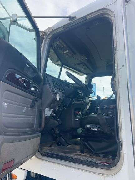 2013 Peterbilt 367 showing 63,847 mi, 9,758 hrs -