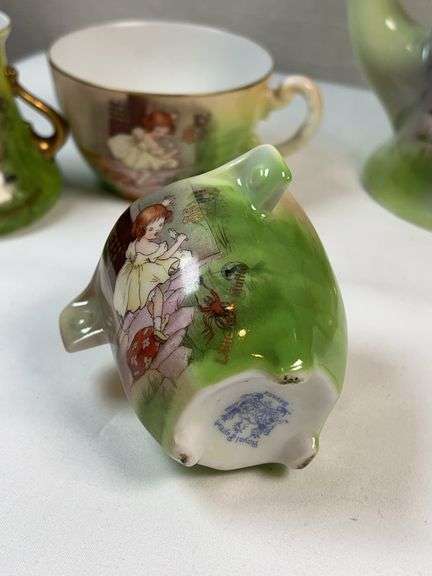 Royal Bayreuth Nursery Rhyme Collection โ Little Miss Muffet Porcelain Set