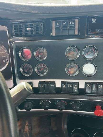 2019 Kenworth T8 showing 13,248 mi, 2,512 hrs - runs