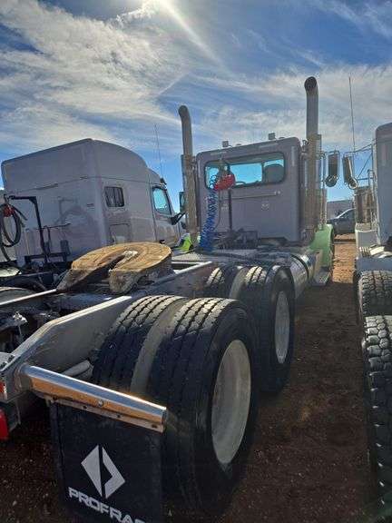 2012 Peterbilt 388 showing 48,817 mi, 9,224 hrs - runs