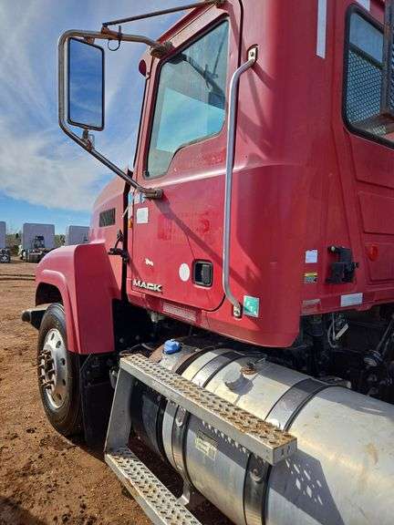 2012 Mack CHU613 showing 43,299 mi, 12,171 hrs - runs