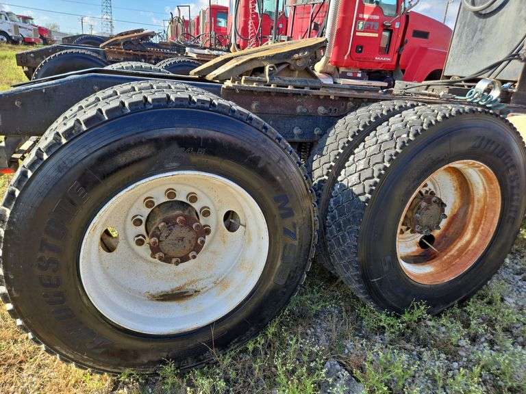 2012 Mack CHU613 showing 33,805 mi, 13,042 hrs -