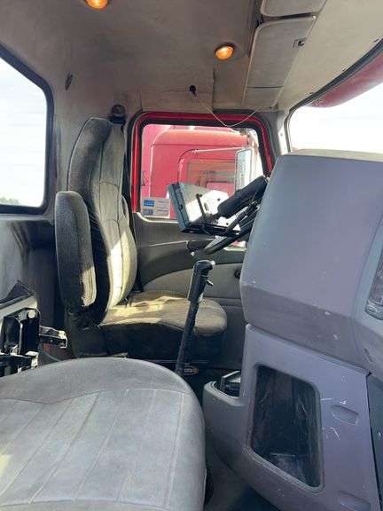 2008 Mack CHU613 showing 52,438 mi, 10,237 hrs - runs