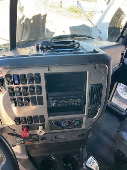 2008 Mack CXU613 showing 529,582 mi, 12,274 hrs- runs