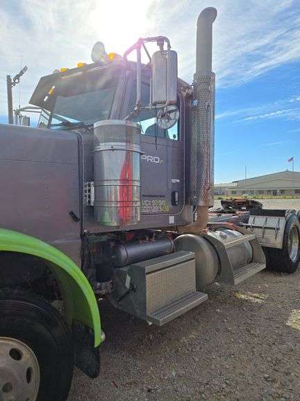 2015 Peterbilt 389 showing 53,258 mi, 8,978 hrs- runs