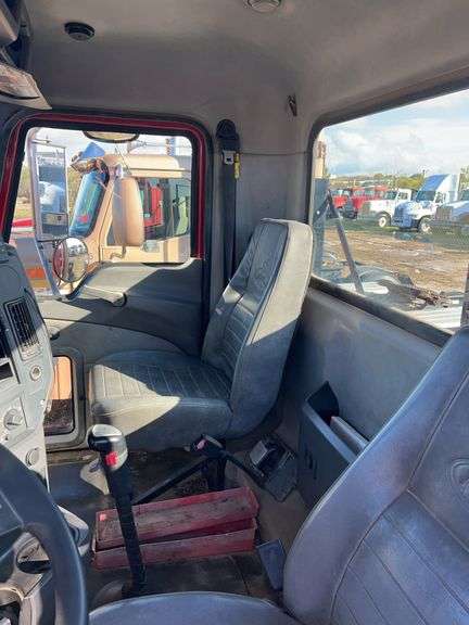 2012 Mack CHU613 showing 33,805 mi, 13,042 hrs -