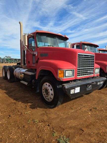 2012 Mack CHU613 showing 43,299 mi, 12,171 hrs - runs
