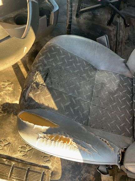 2008 Mack CHU613 showing 566,424 mi, 15,328 hrs- runs