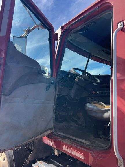 2012 Mack CHU613 showing 39,668 mi, 4,939 hrs - runs