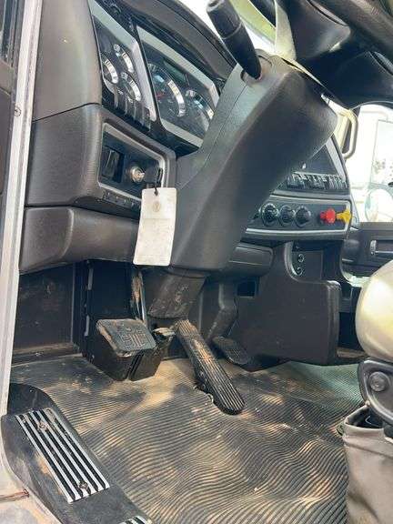 2019 Kenworth T8 showing 13,248 mi, 2,512 hrs - runs