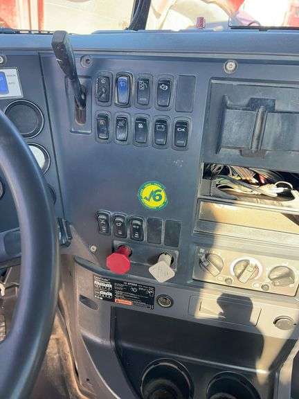 2012 Mack CHU613 showing 32,990 mi, 11,434 hrs- runs