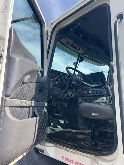 2012 Mack CXU613 showing 223,803 mi, 9,120 hrs - runs