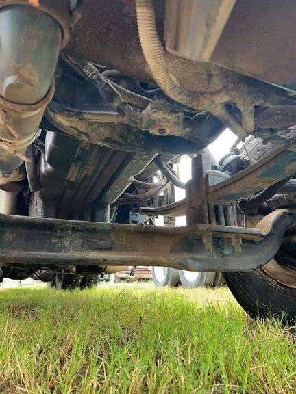 2002 Peterbilt Winch Truck 379 showing 6,294mi, hrs unkown- runs