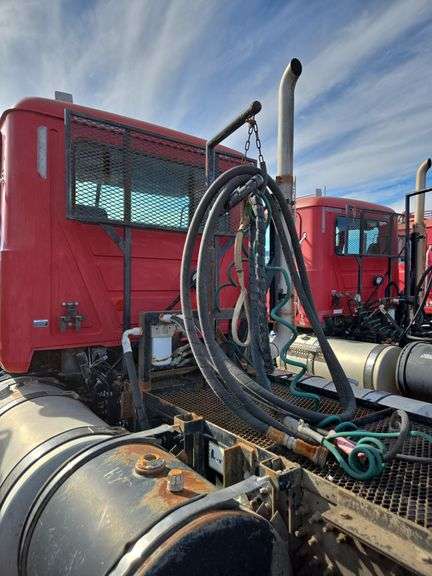 2012 Mack CHU613 showing 30,835 mi, 15,715 hrs - runs