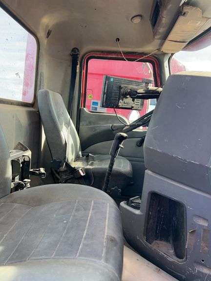 2008 Mack CHU613 showing 30,854 mi, 8,034 hrs - doesn't run