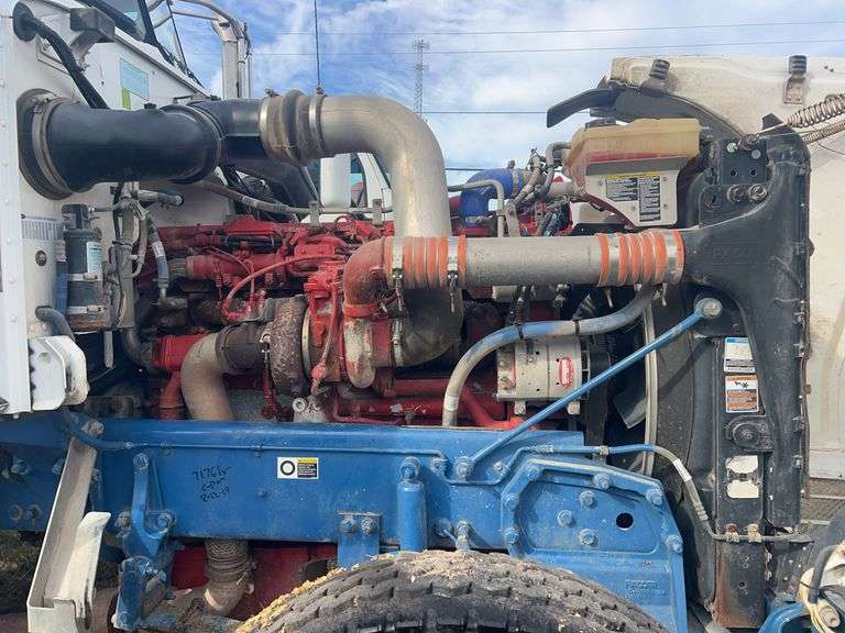 2013 Peterbilt 367 showing 63,847 mi, 9,758 hrs -