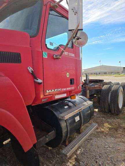 2008 Mack CHU613 showing 54,769 mi, 6,209 hrs- doesn't run
