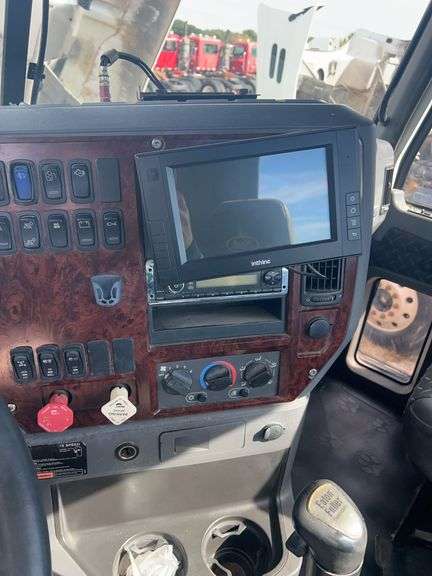 2012 Mack CXU613 showing 223,803 mi, 9,120 hrs - runs