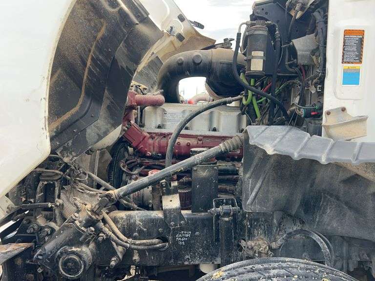 2012 Mack CXU613 showing 701,487 mi, 15,325 hrs - runs