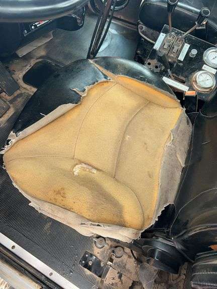 2002 Peterbilt Winch Truck 379 showing 6,294mi, hrs unkown- runs