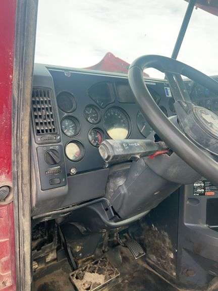 2012 Mack CHU613 showing 88,859 mi, 12,352 hrs - doesn't run