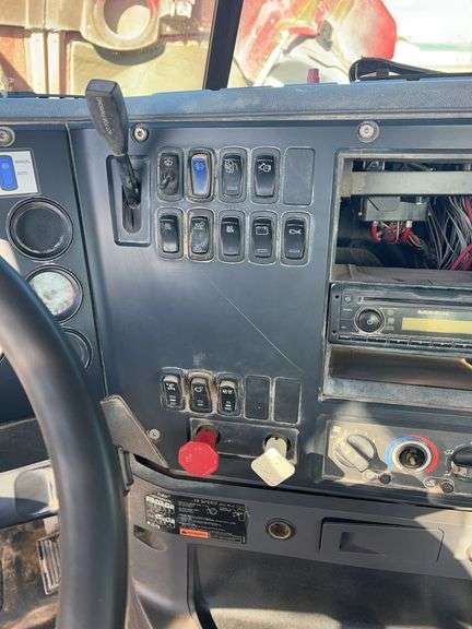 2012 Mack CHU613 showing 30,190 mi, 11,155 hrs- runs