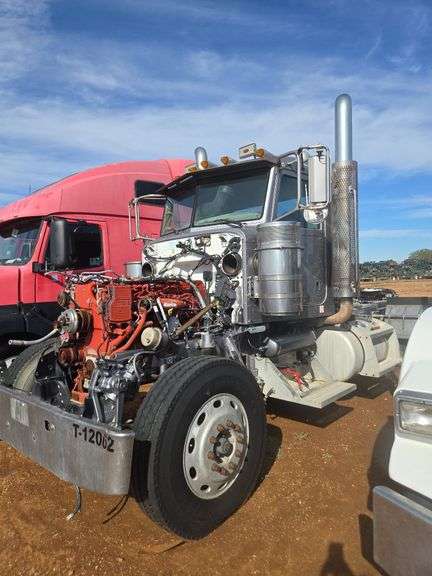 2012 Peterbilt 388 showing 30,080 mi, 7,495 hrs - doesn't run
