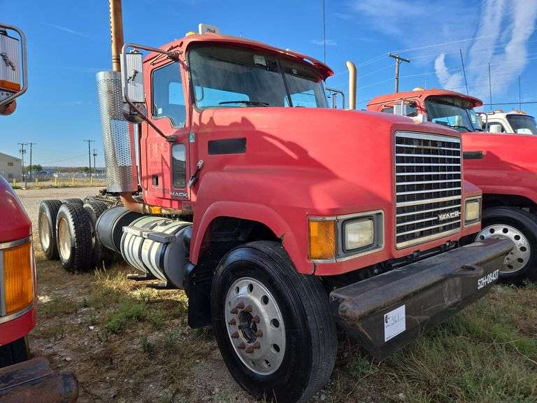 2008 Mack CHU613 showing 46,410 mi, 11,397 hrs- runs
